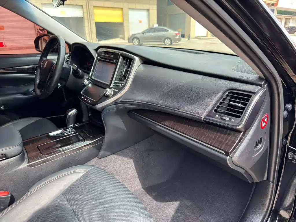 Toyota Crown 2018 — фото 12