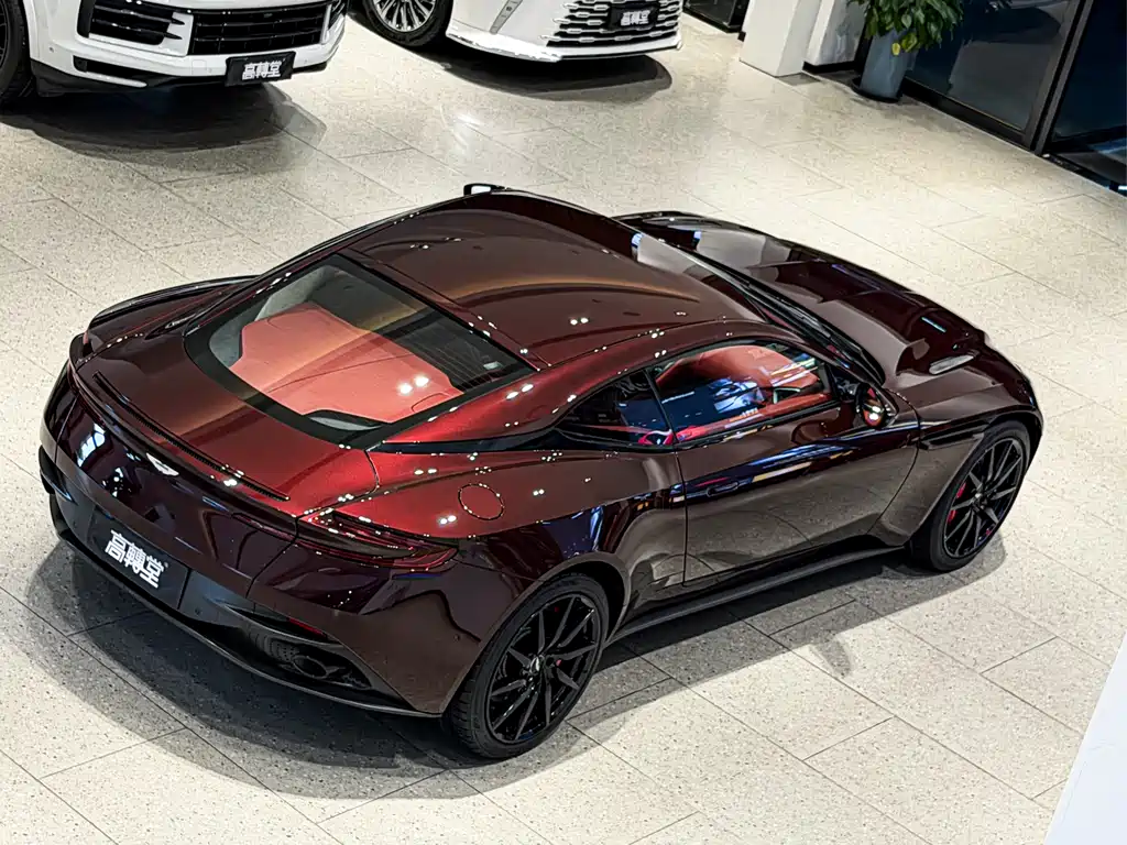 Aston Martin DB11 2020 — фото 7