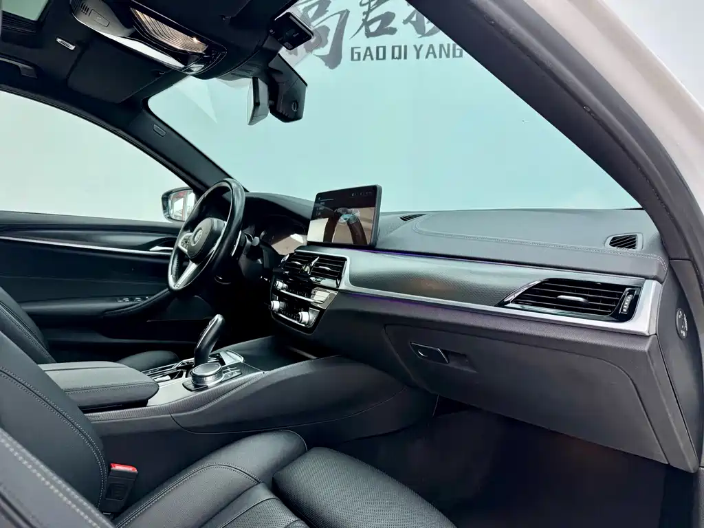 BMW 5 Series 2021 — фото 14