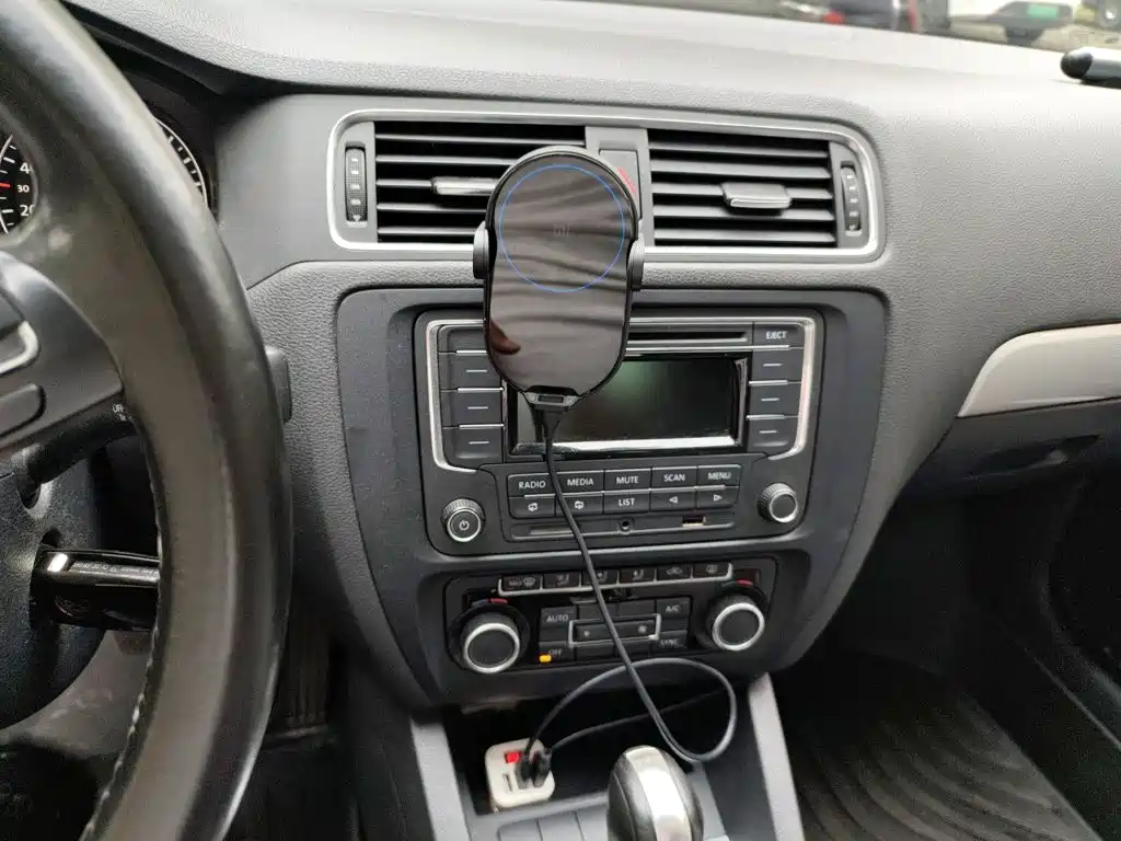Volkswagen Sagitar 2015