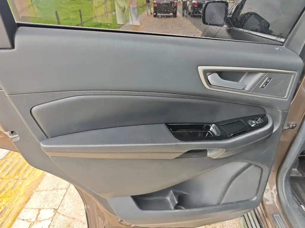 Ford Edge 2016 — фото 14