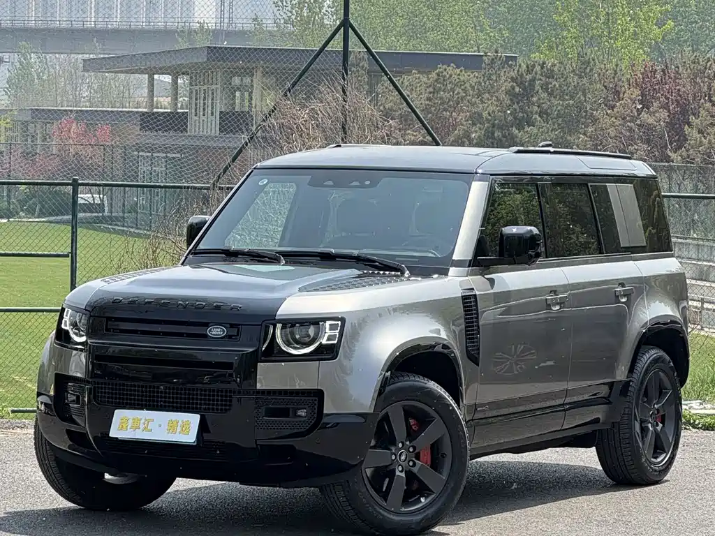 Land Rover Defender 2024