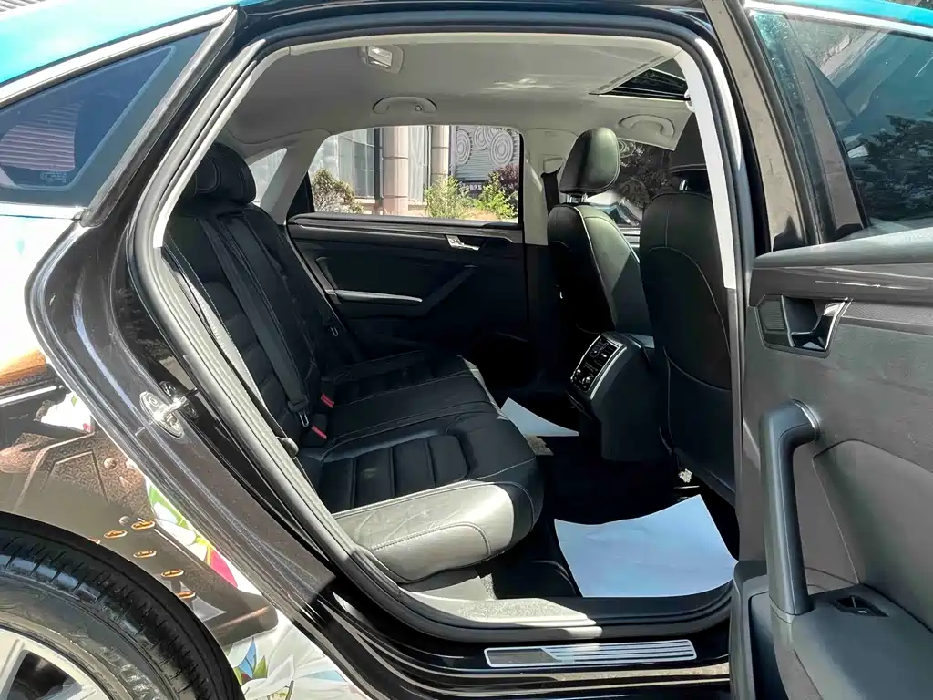 Volkswagen Passat 2018 — фото 17