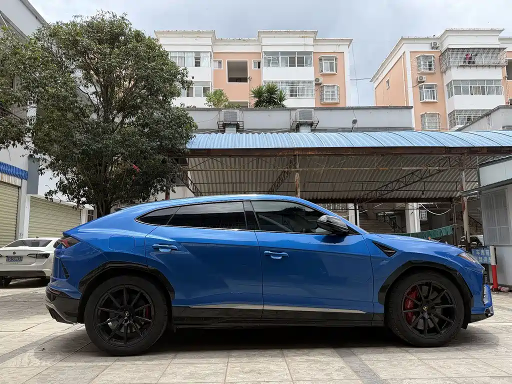 Lamborghini Urus 2020 — фото 2