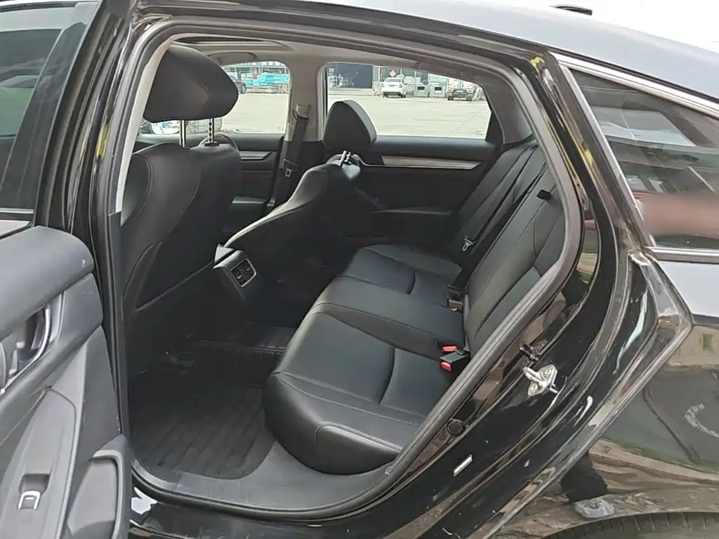 Honda Accord 2020 — фото 17