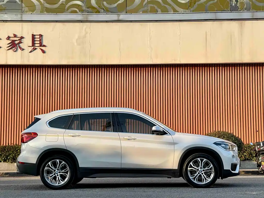 BMW X1 2019 — фото 8