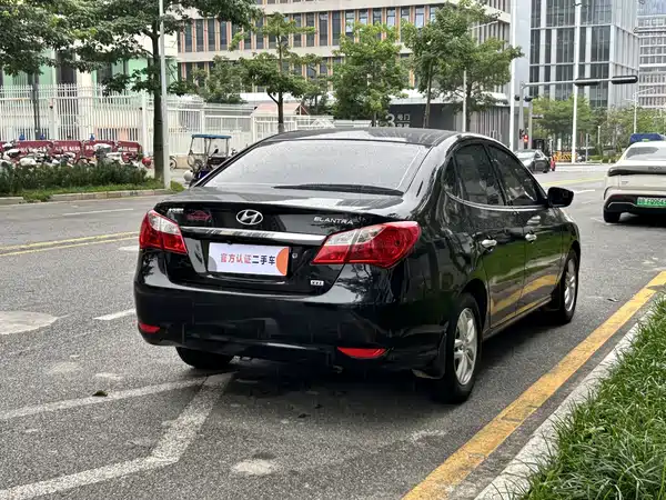 Hyundai Yuedong 2012