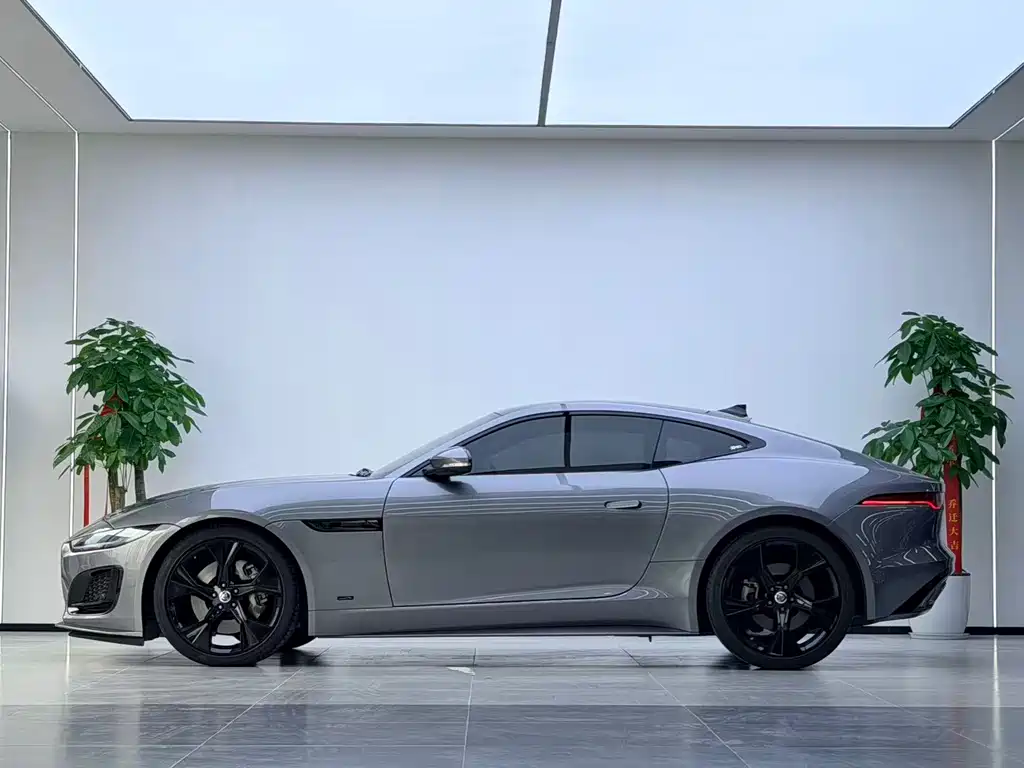 Jaguar F-TYPE 2024 — фото 16