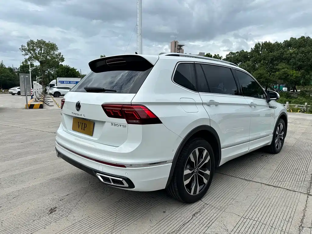 Volkswagen Tiguan L 2023 — фото 9