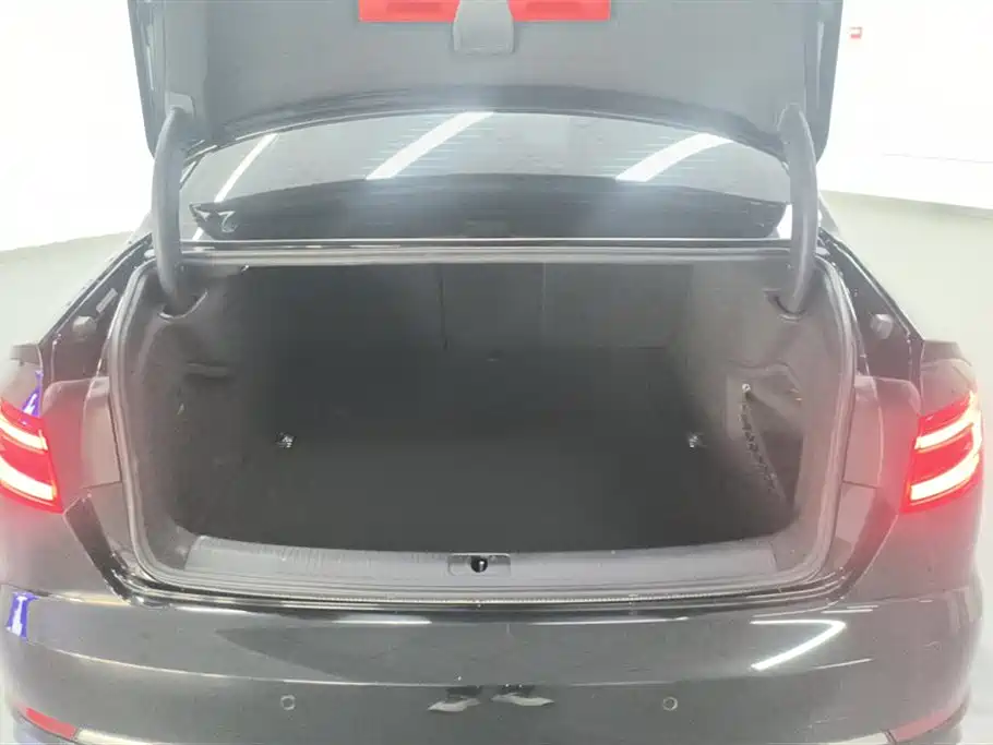 Audi A4L 2019