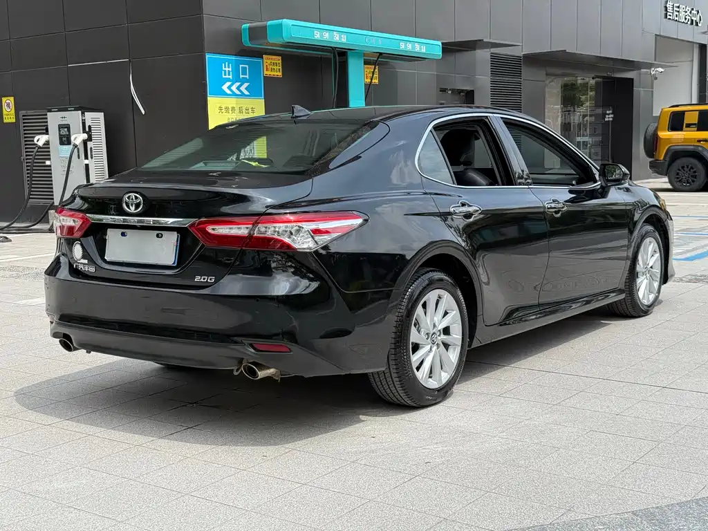 Toyota Camry 2022 — фото 4