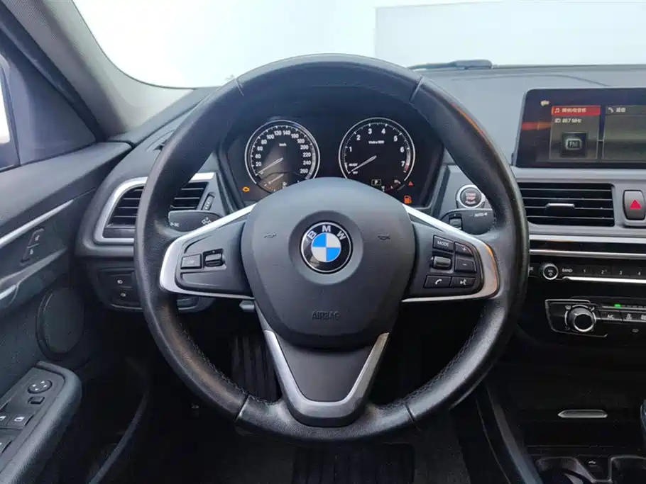 BMW 1 Series 2019 — фото 15