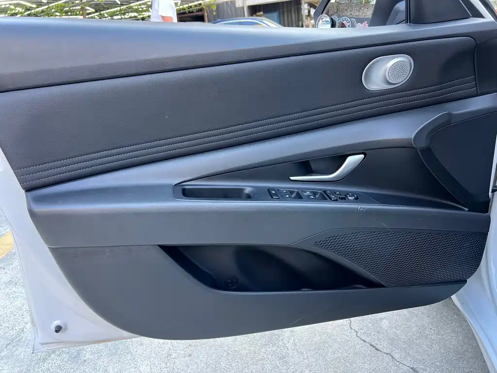 Hyundai Elantra 2022