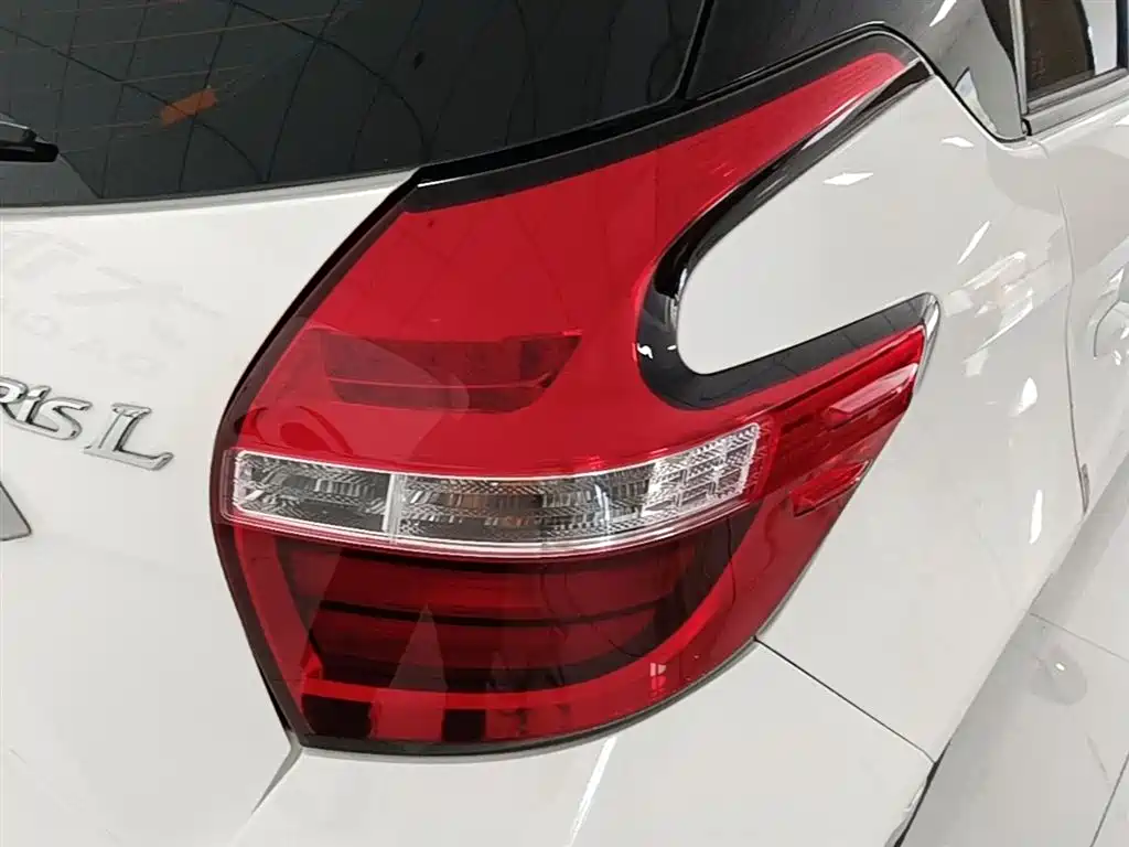 Toyota Yaris L 2022 — фото 8