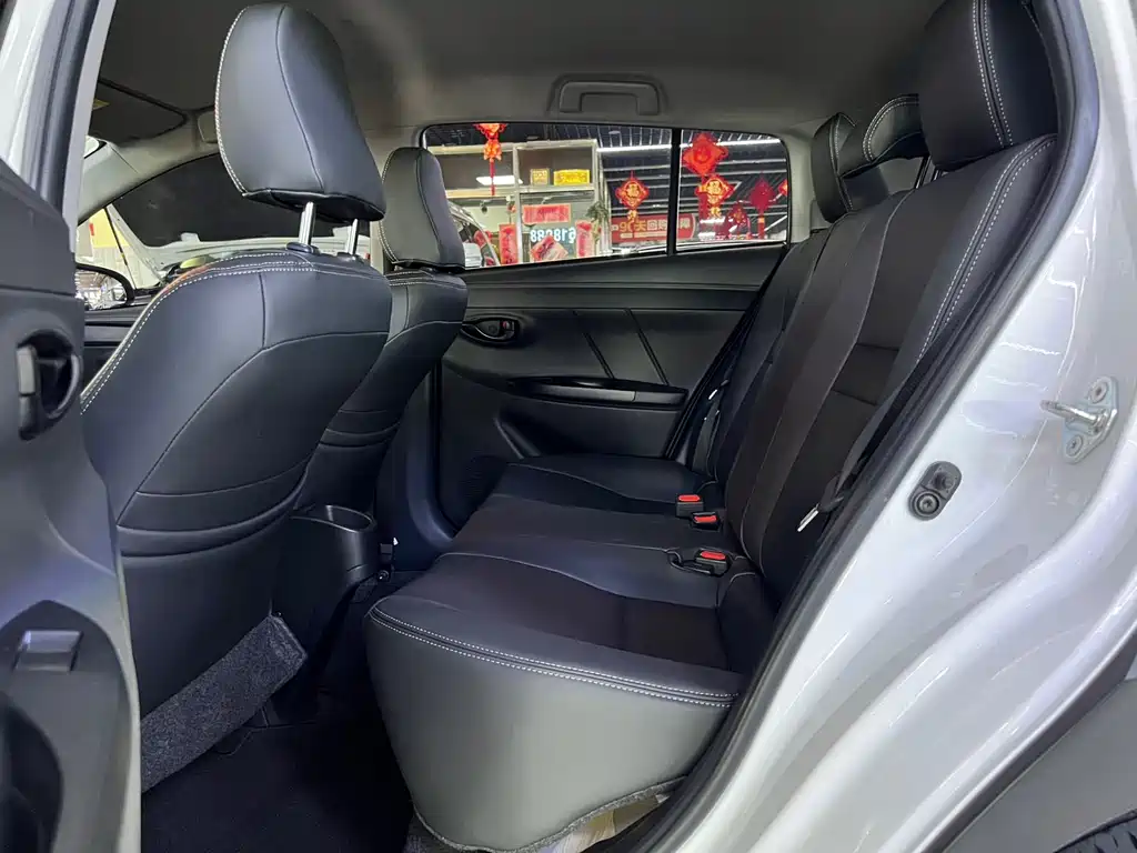 Toyota Yaris L 2022 — фото 9