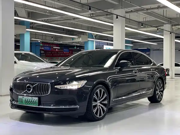 Volvo S90 Plug-In Hybrid 2022
