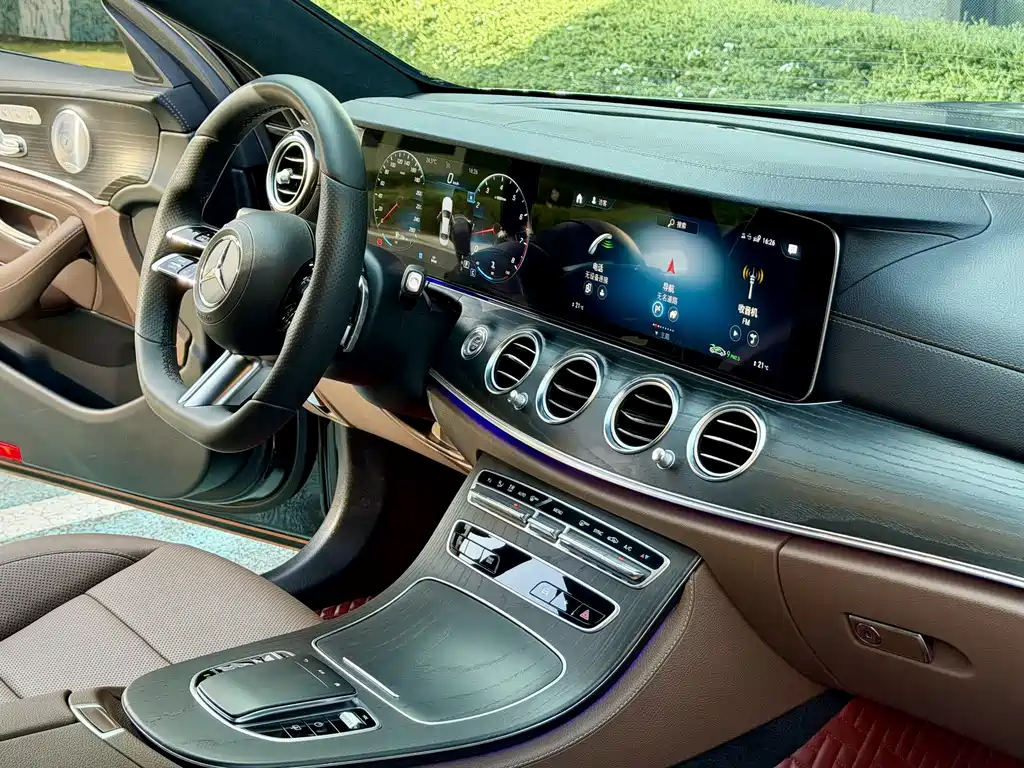 Mercedes-Benz E-Class 2021 — фото 19