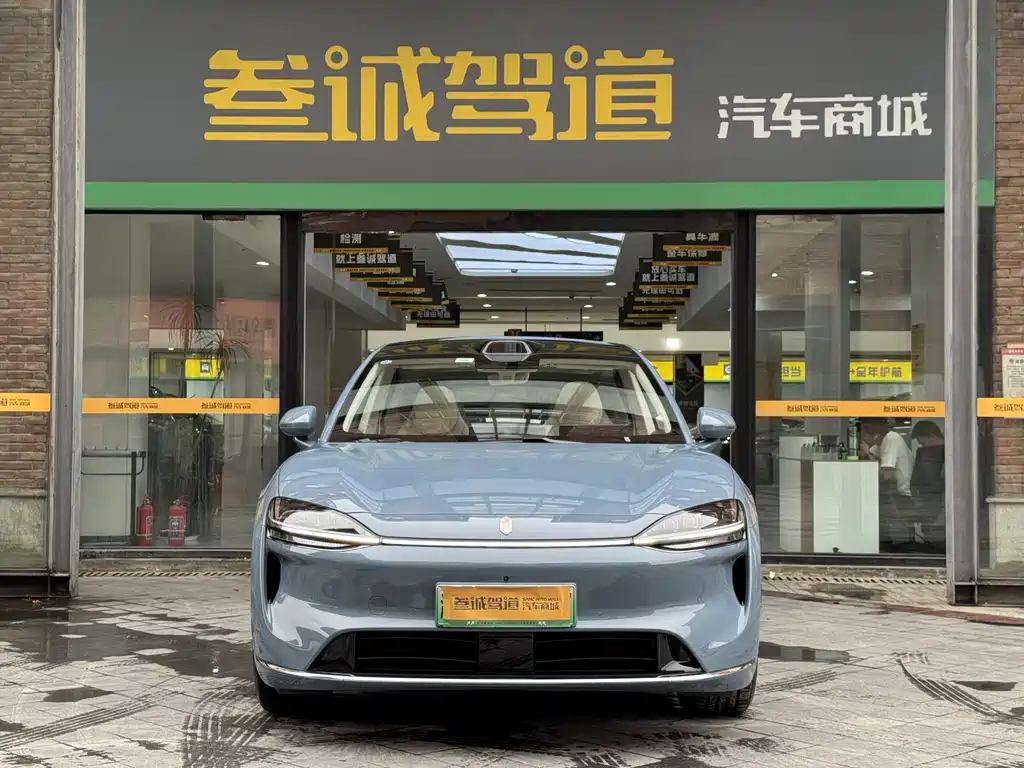 Luxeed Zhijie R7 2025