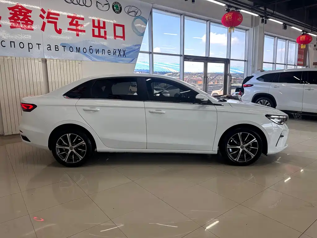 Geely Emgrand 2022 — фото 4