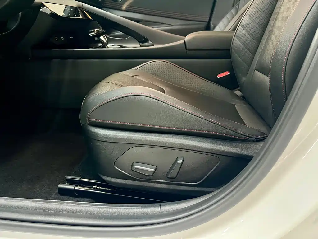 Hyundai Elantra 2022 — фото 14