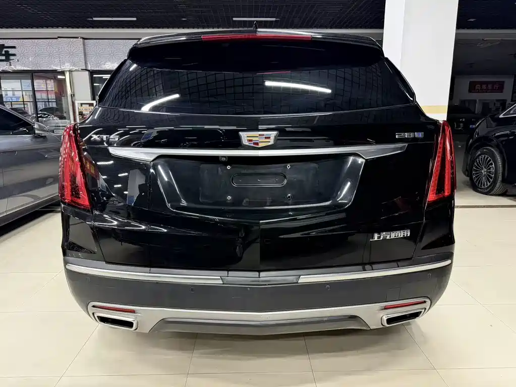 Cadillac XT5 2022 — фото 8