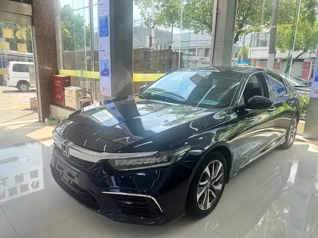 Honda Inspire 2019 — фото 1