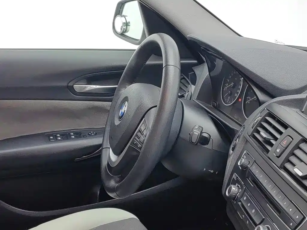 BMW 1 Series 2012 — фото 22