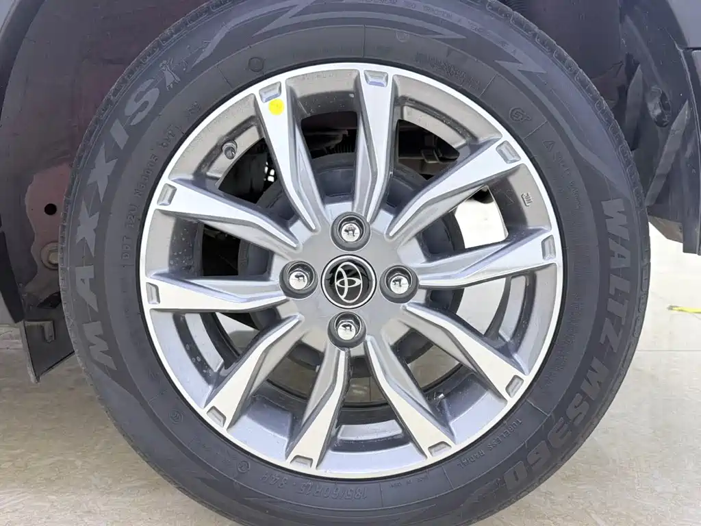 Toyota Yaris L 2022 — фото 21