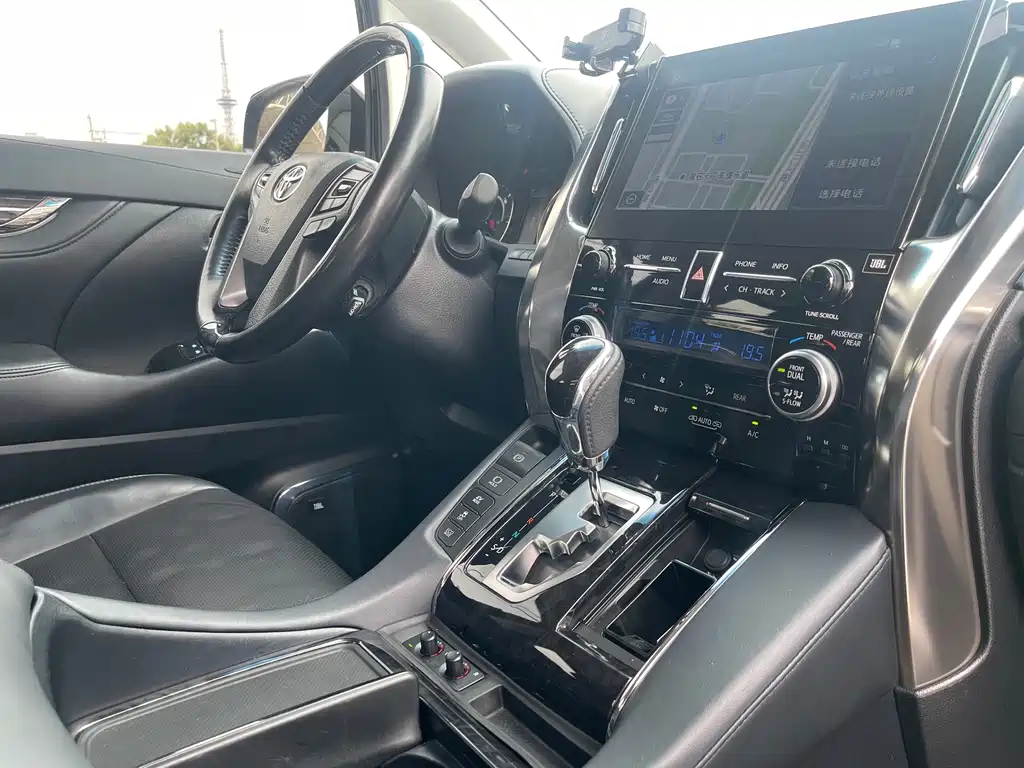 Toyota Vellfire 2020 — фото 9