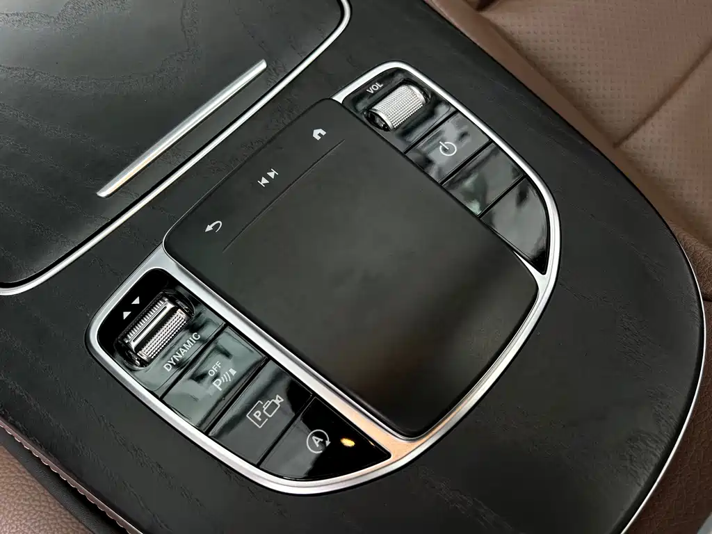 Mercedes-Benz E-Class 2023 — фото 13