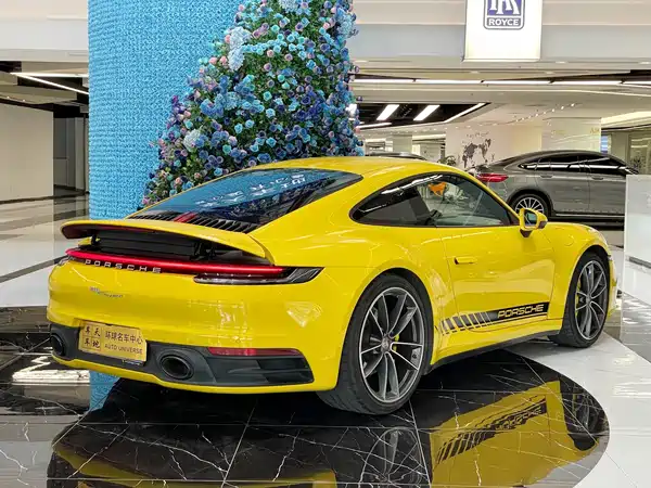 Porsche 911 2021