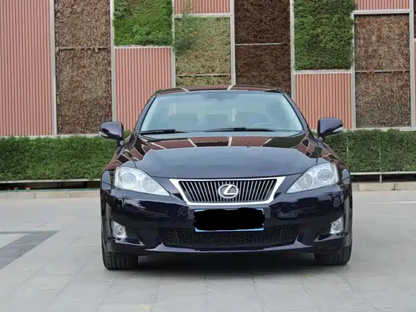 Lexus IS 2010