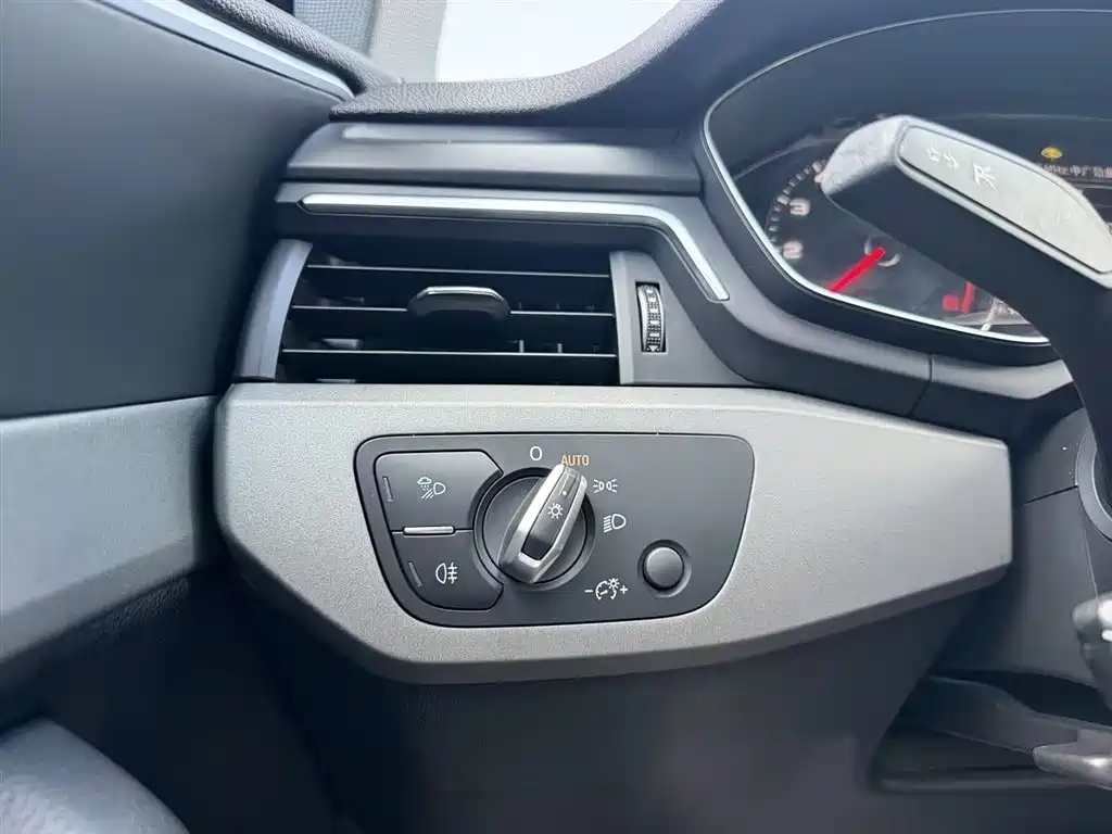Audi A4L 2020 — фото 11