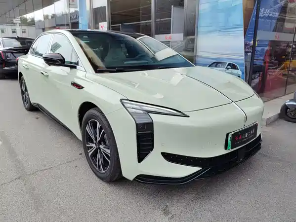 Hongqi EH7 2025