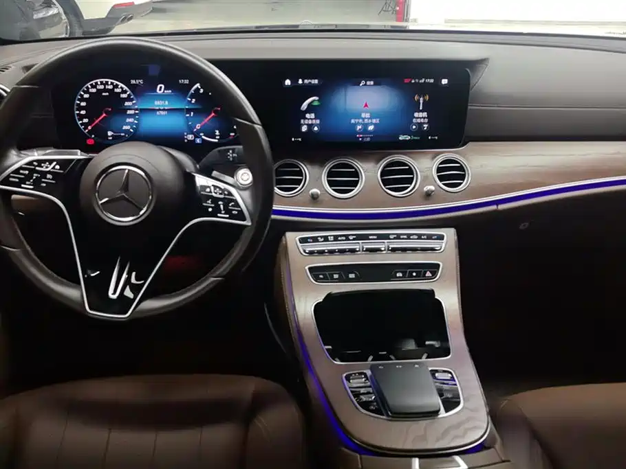 Mercedes-Benz E-Class 2023 — фото 12