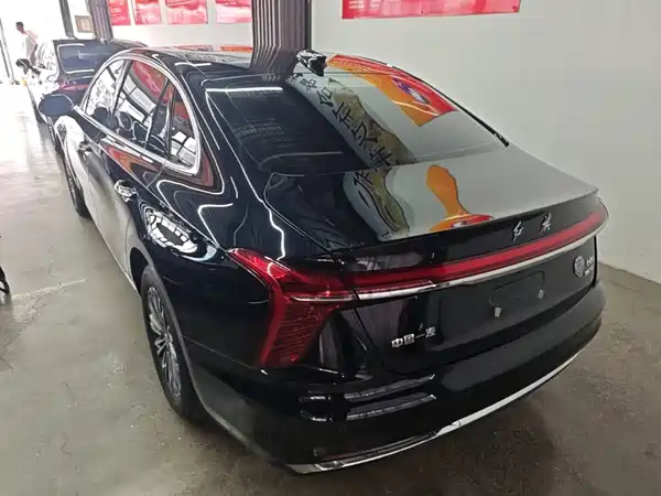 Hongqi H5 2025