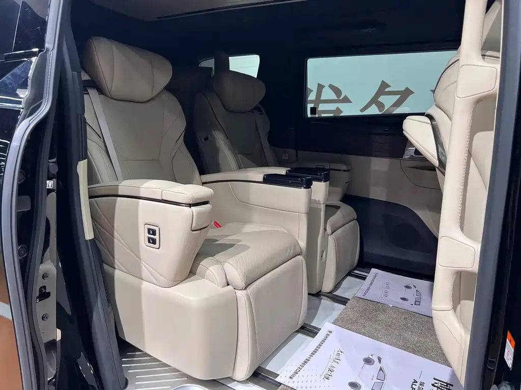 Toyota Alphard 2024 — фото 10