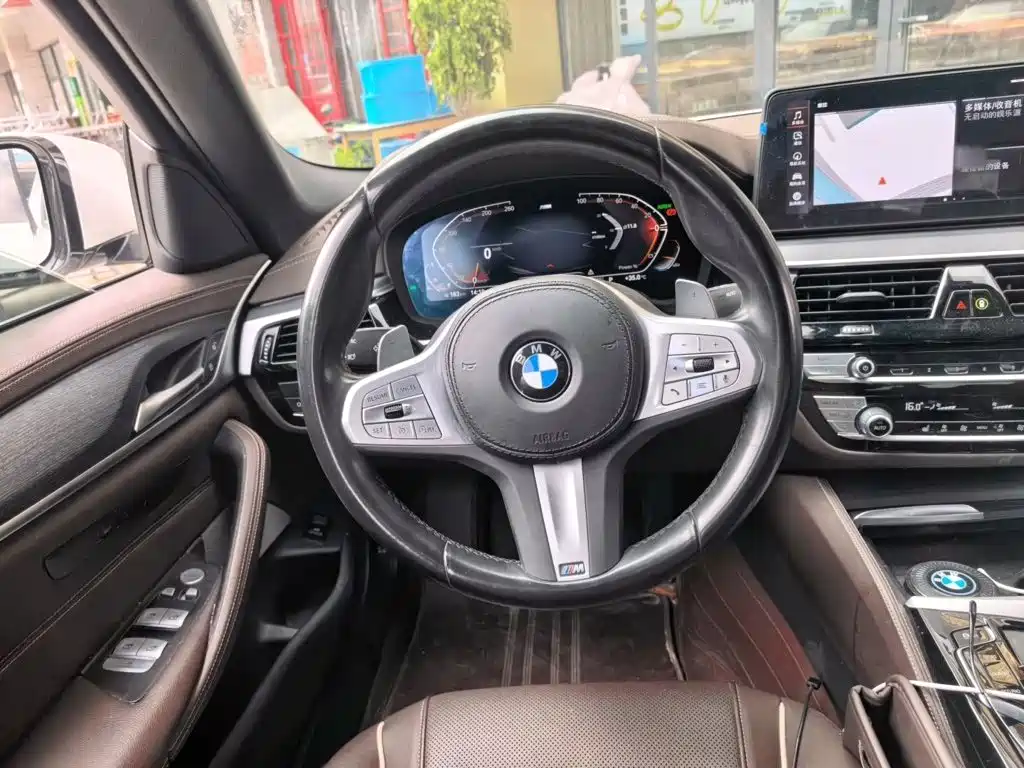 BMW 5 Series 2023 — фото 11
