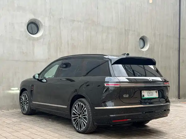 NIO ES8 2025