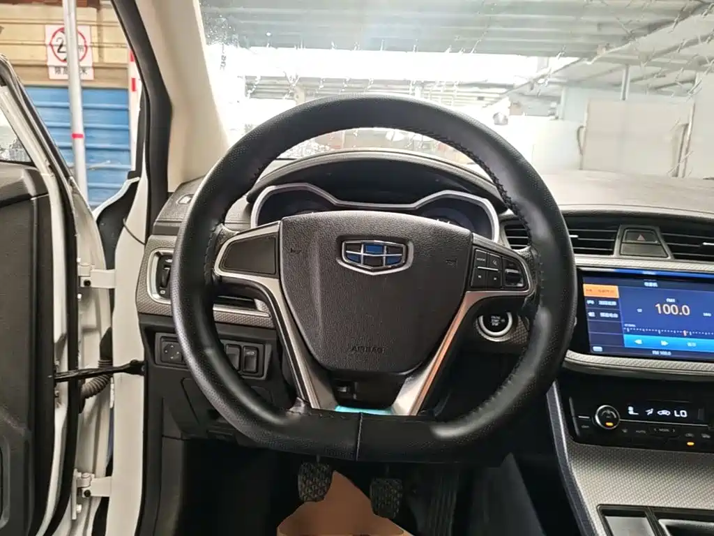 Geely Emgrand GS 2017 — фото 11