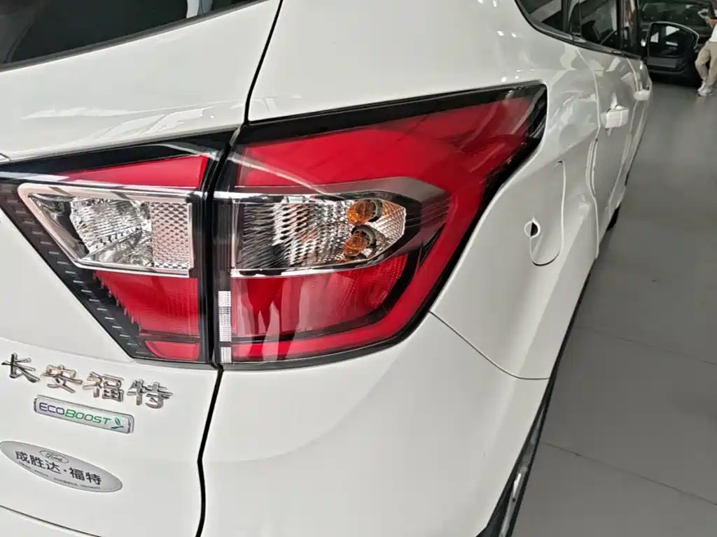 Ford Kuga 2017 — фото 8