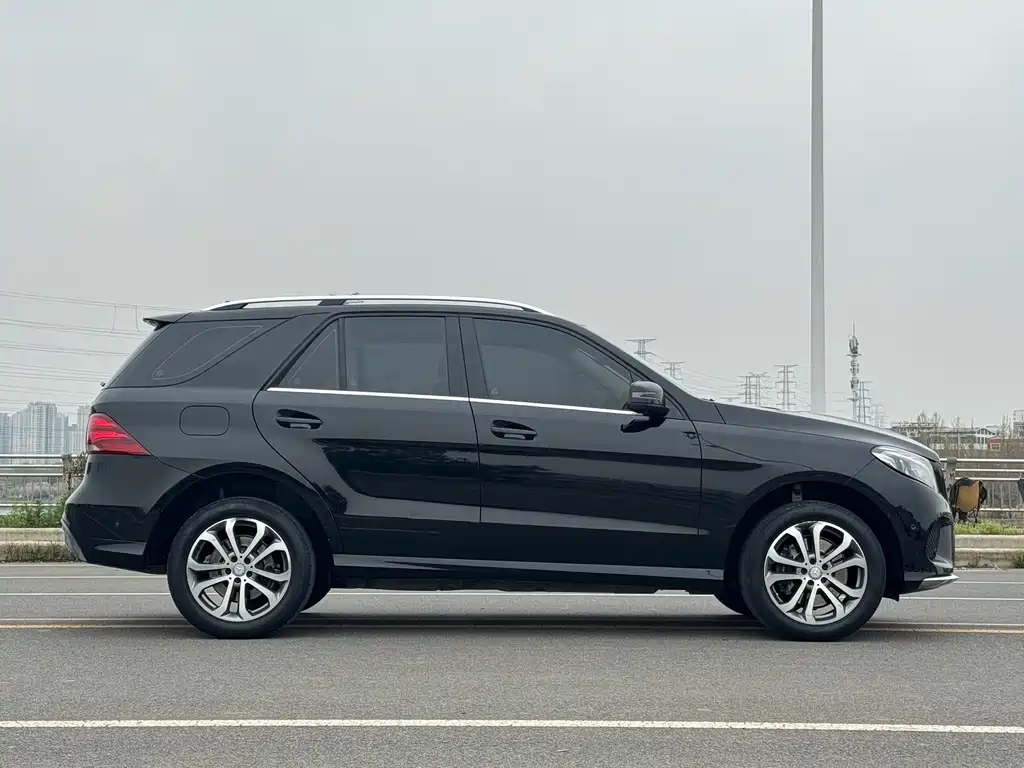 Mercedes-Benz GLE 2016