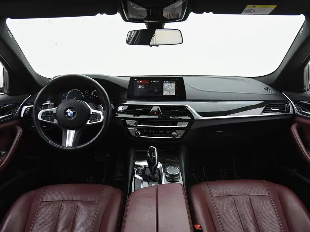 BMW 5 Series 2019 — фото 9