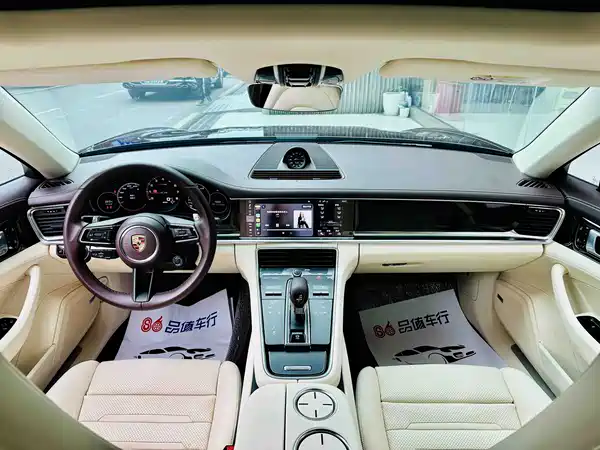 Porsche Panamera 2021
