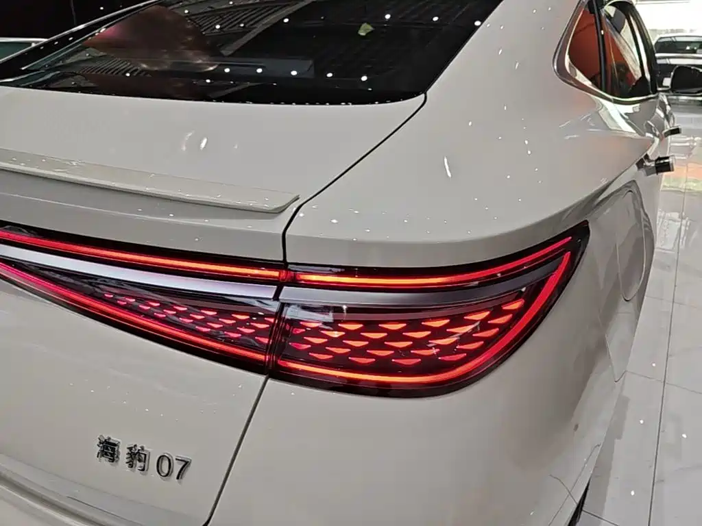 BYD Seal 07 DM-i 2025 — фото 8
