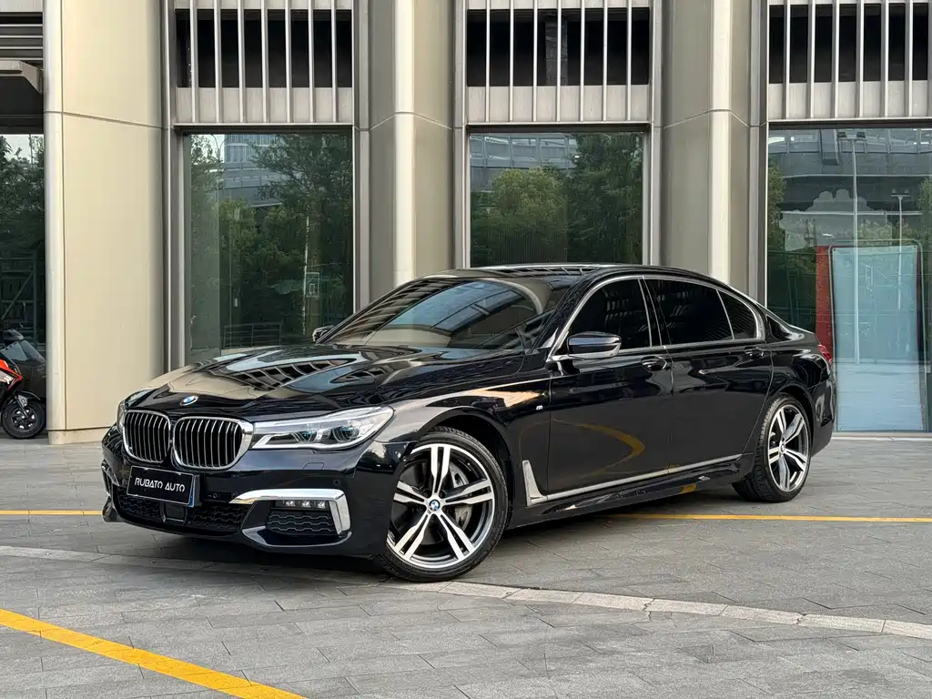 BMW 7 Series 2018 — фото 1
