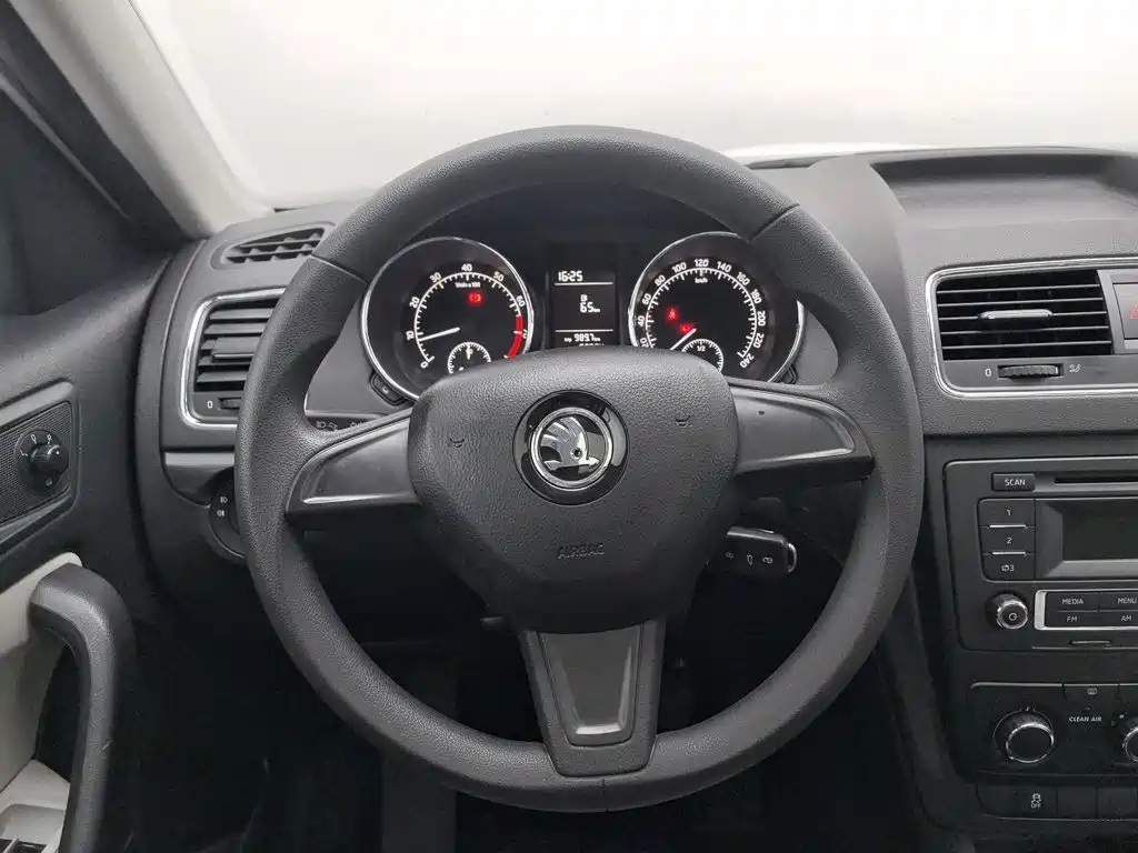 Skoda Yeti 2016 — фото 11