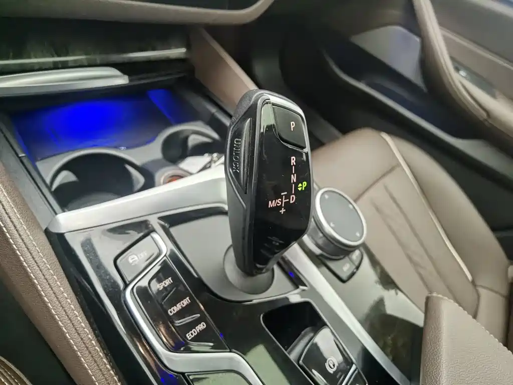 BMW 5 Series 2020 — фото 13