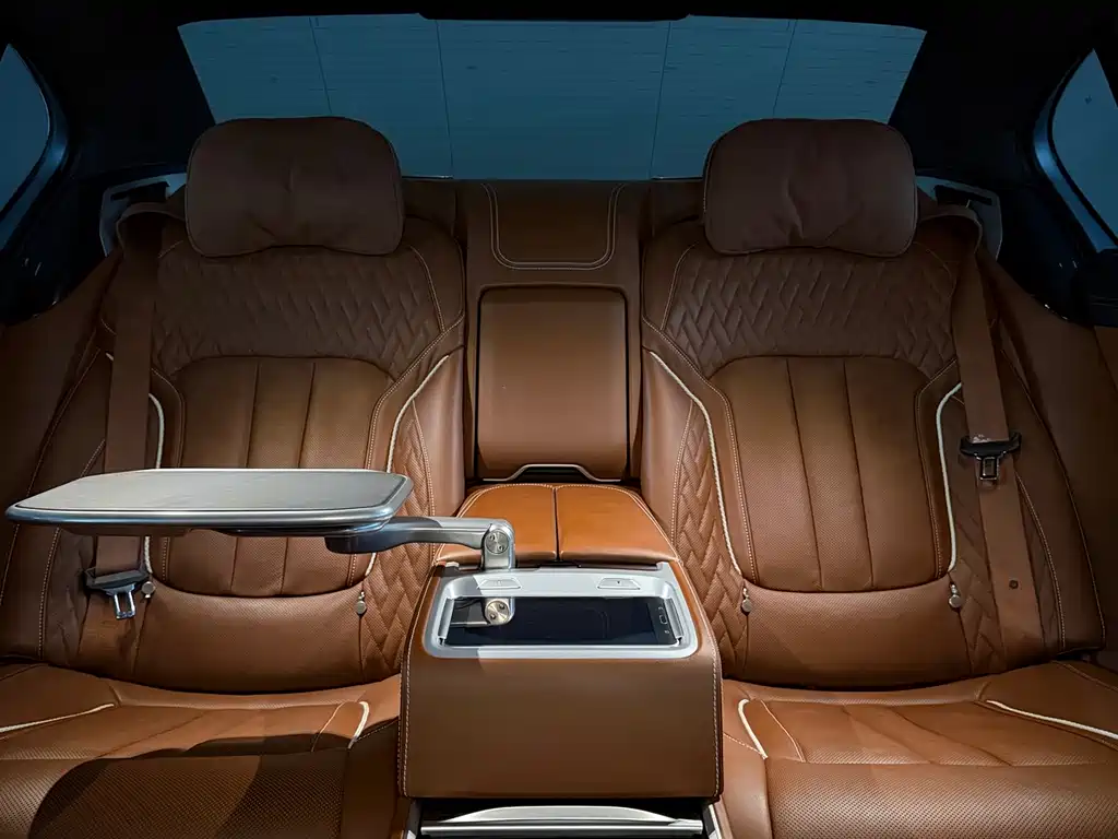 BMW 7 Series 2018 — фото 15