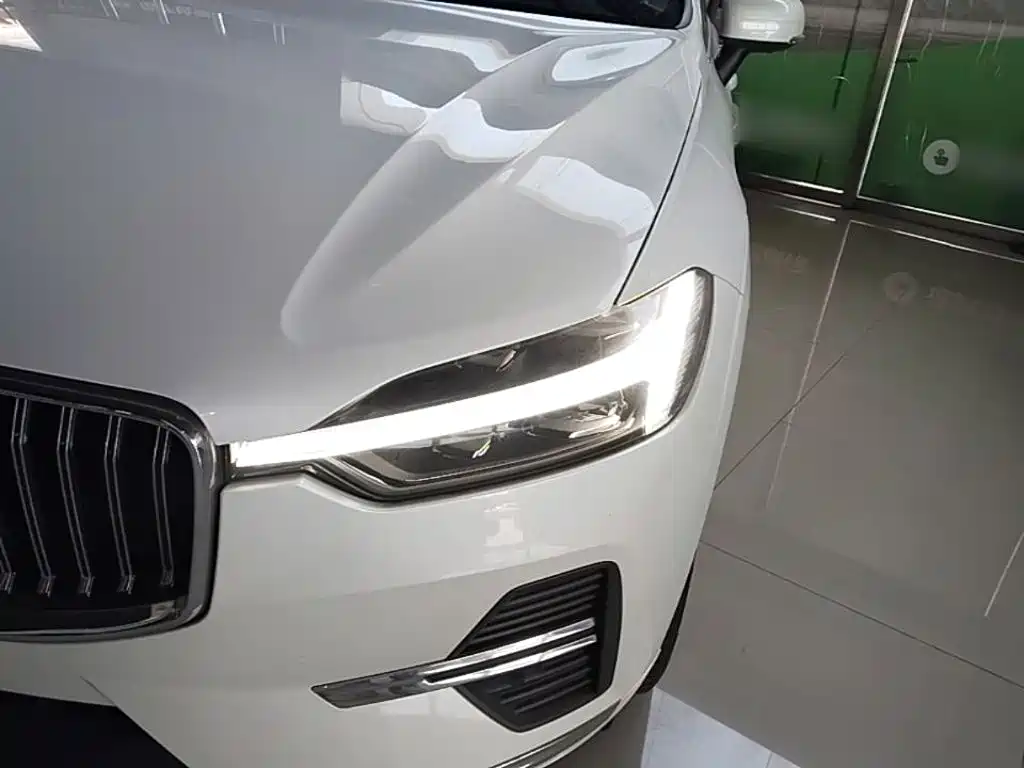 Volvo XC60 2022 — фото 24